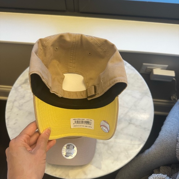 Neutral Nude NYC Yankees Woman’s Hat Cap Beige Tan Ivory White - Picture 2 of 4